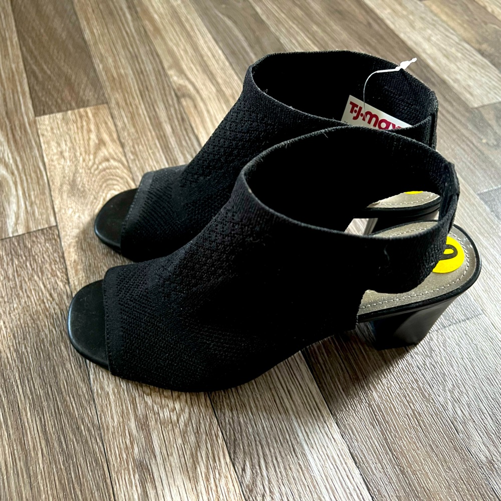 Open toes sandals